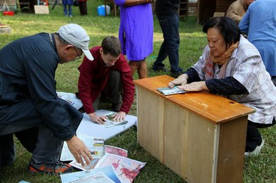 Global_survivor_paper_bags_making