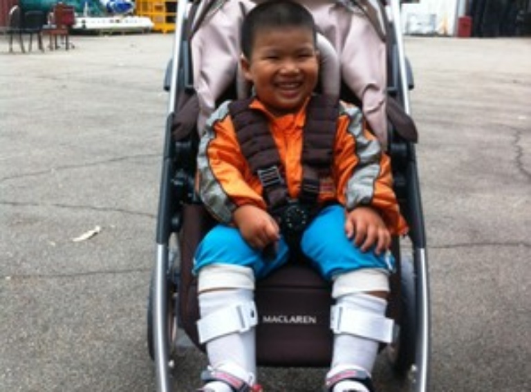 Maclaren strollers change lives / https://www.crossroads.org.hk/wp-content/uploads/2014/03/HongKong_child_in_wagon.jpg