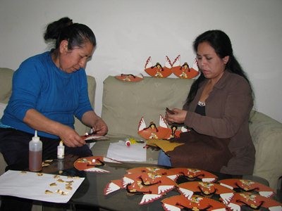 Peru_women_making_angels