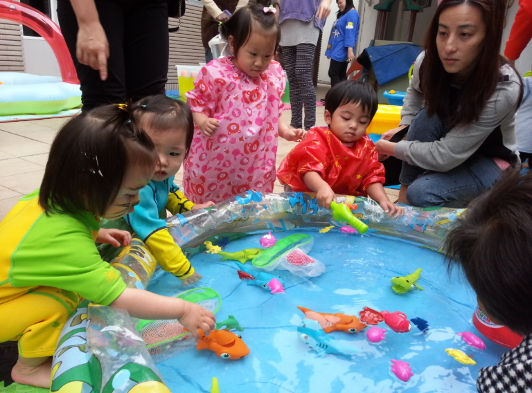 Helping Hong Kong children play / https://www.crossroads.org.hk/wp-content/uploads/2015/08/20150325_105228.jpg