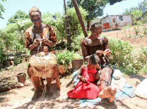 Support Fair Trade / https://www.crossroads.org.hk/wp-content/uploads/2015/08/Alice-and-Mary-271.gif
