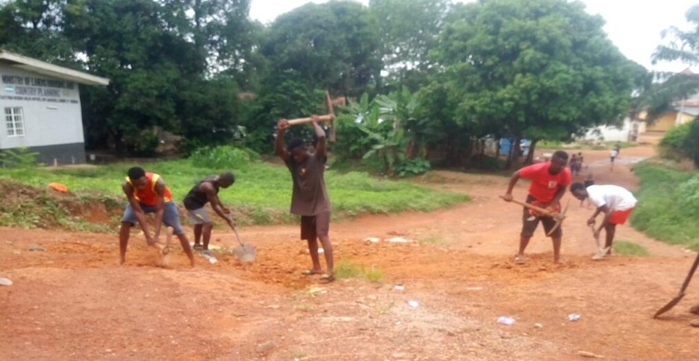 Sierra Leone: Community education and job training