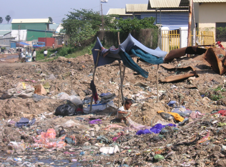 Poverty / https://www.crossroads.org.hk/wp-content/uploads/2023/02/RS29278_PICT0463.jpg